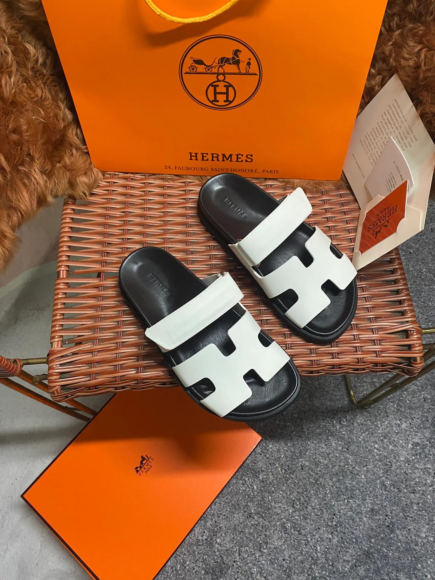 👟👟Ex-factory price 480👟👟 Women's Shoes Women's Clothing Women's Shoes Factory H HERMES Men's and women's same style, recently very popular couple's shoes - sandals, paired with various colored socks, popular ✅Upper: imported mixed sheepskin, deerskin ✅Inner: imported mixed sheepskin ✅Outsole: Tpu non-slip and wear-resistant outsole ✅Number: women's 35-42. Male 38-46